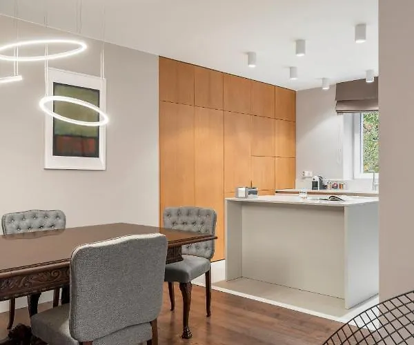 Lägenhet New High-end Designer 3br Free Parking *