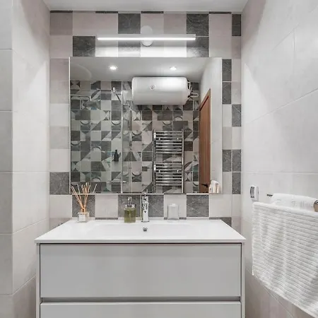 New High-end Designer 3br Free Parking דירה סופיה