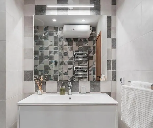 New High-end Designer 3br Free Parking Apartamento Sofía