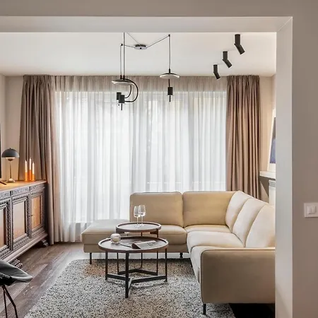 New High-end Designer 3br Appartement *